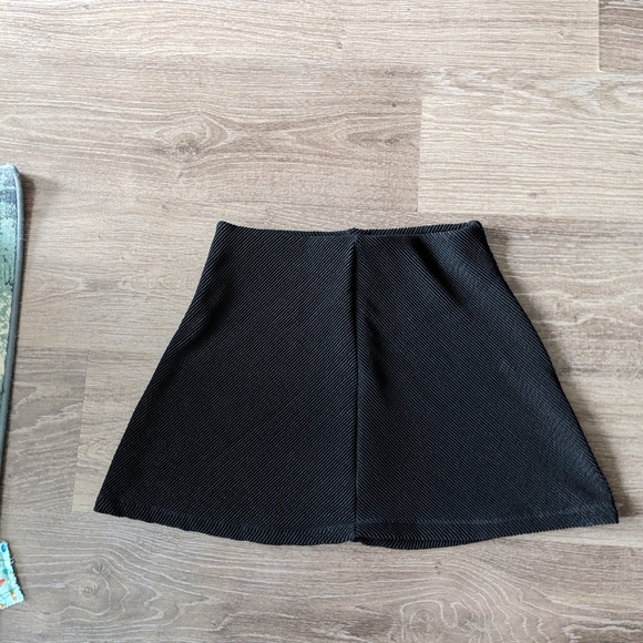 Zara Mini Skirt - Picture 1 of 4